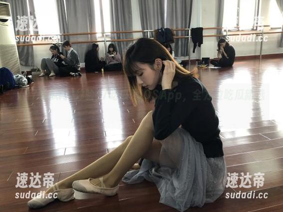 体验17吃瓜网iOSApp，全方位吃瓜新选择