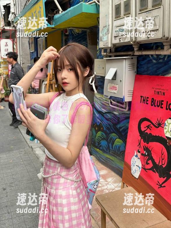 1970s蜜桃色黑料网站带你了解明星背后故事