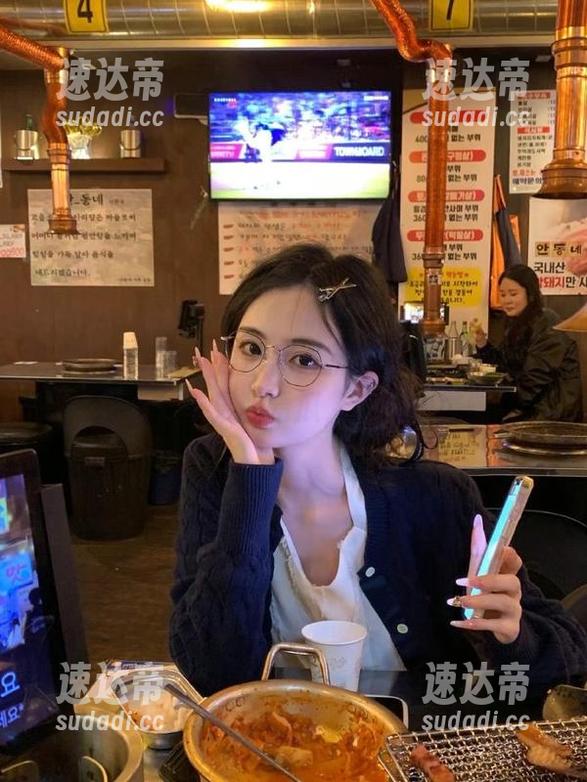 黑料不打烊 开心用“黑料不打烊在线白月光”苹果版看瓜,少女感爆棚