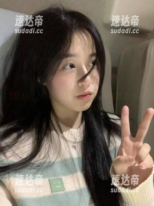 黑料社APP全新iOS线路助你第一时间吃瓜爆料